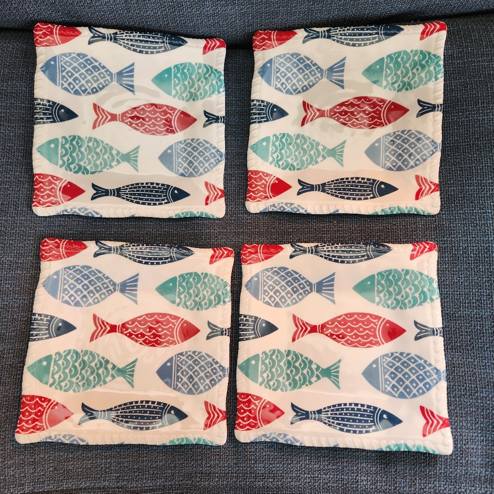 Cynthia Rowley Blue Red Green Fish MELAMINE Appetizer Plates Set Of 4 Great Cond